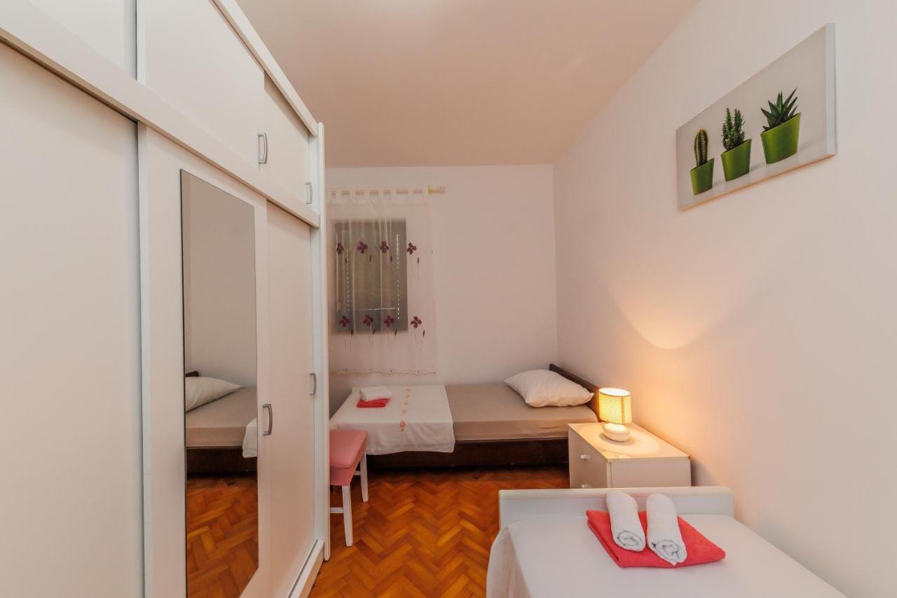 Ferienwohnung Apartman Mali Jure Kaštela Exterior foto