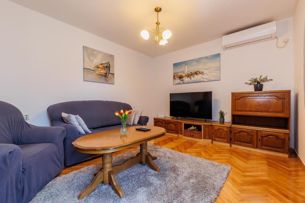 Ferienwohnung Apartman Mali Jure Kaštela Exterior foto